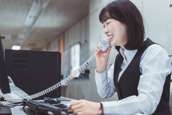 先輩社員の様子