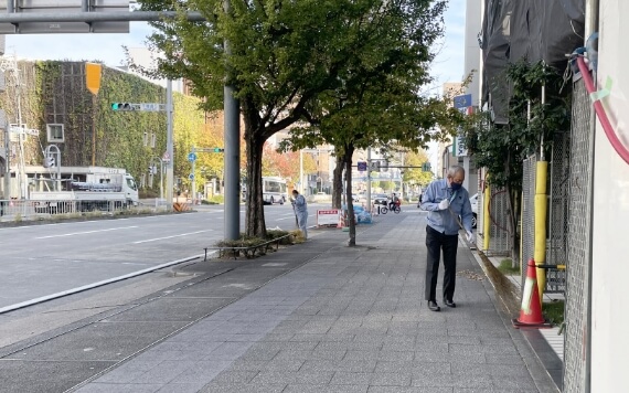 毎朝の近隣清掃活動